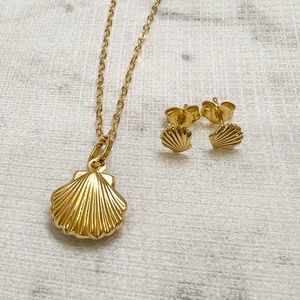 Shell jewelry set